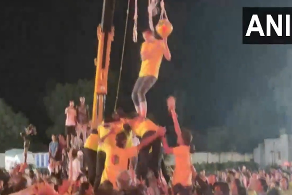 Dahi Handi 2024: दही-हांडी प्रतियोगिता में महिलाओं ने दिखाया दम, बढ़-चढ़कर लिया हिस्सा, महिलाओं पर हो रहे अत्याचारों के खिलाफ फोड़ी मटकी