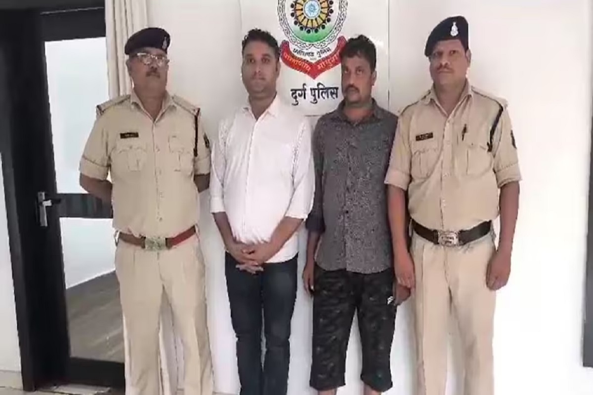 Theft In Durg: शातिर चोरों ने मोटरसाइकिल समेत पार किया 50 लाख का सोना, सर्राफा कारोबारी के उड़े होश, CCTV कैमरे में कैद हुई वारदात