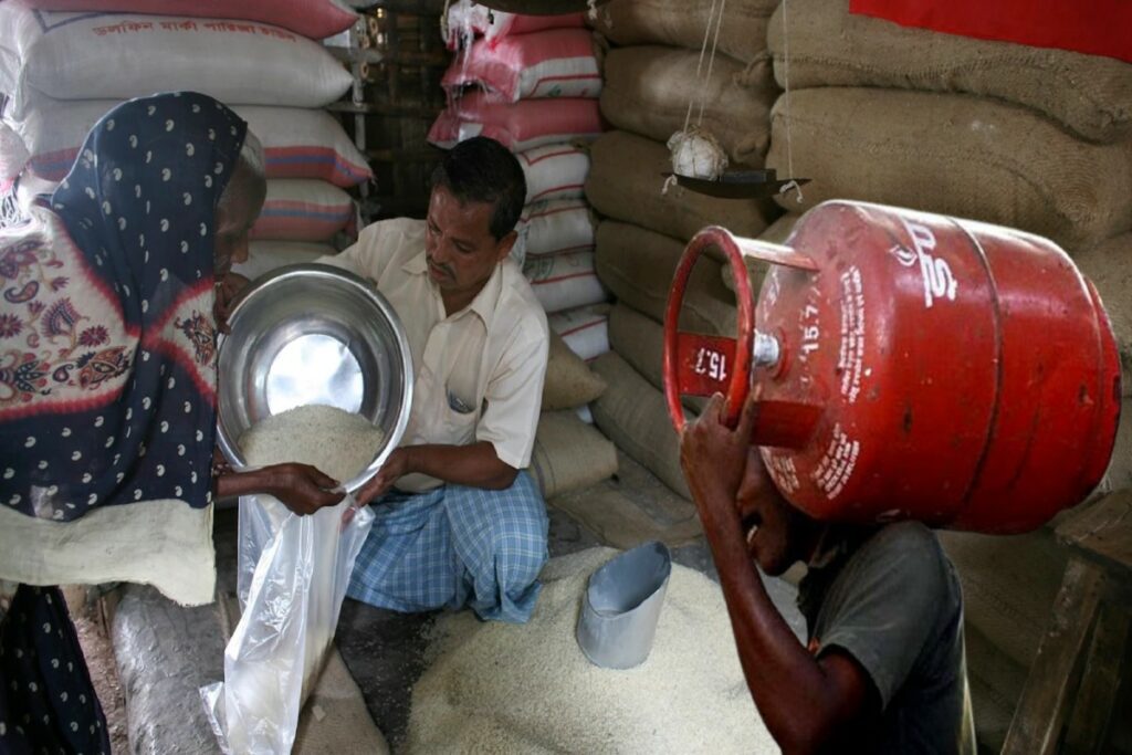 Announcement of giving free ration and gas cylinder in Himachal Pradesh