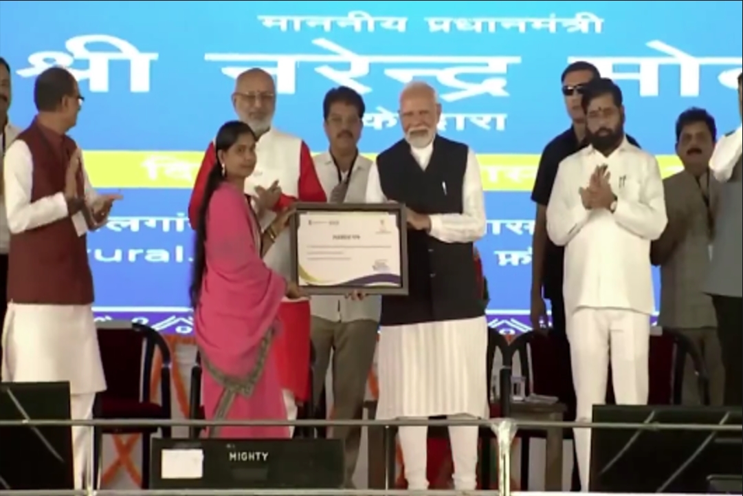 लखपति दीदी सम्मेलन में सम्मानित हुई गुना की गंगा अहिरवार, पीएम मोदी ने​ दिया प्रमाण पत्र, सीएम ने वीडियो शेयर कर दी शुभकामनाएं