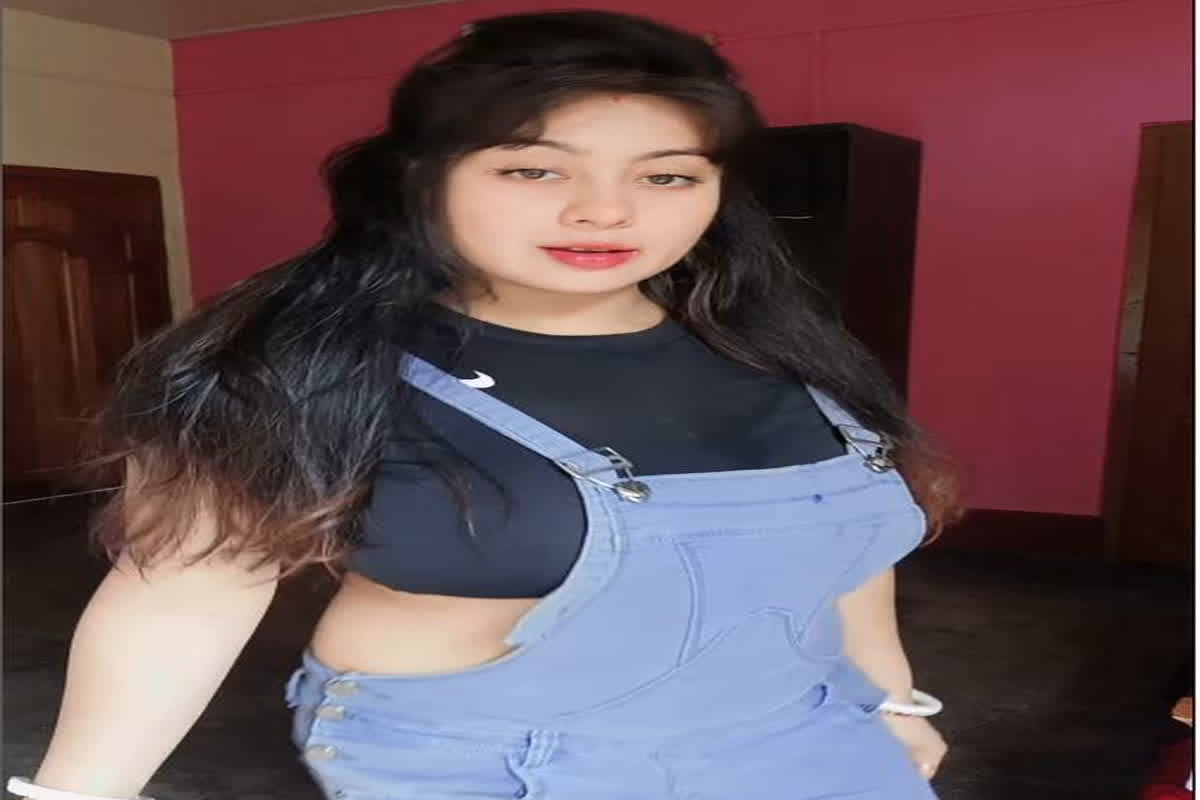 Indian Desi Bhabhi Sexy Video : Indian Desi Bhabhi ने उड़ाई फैंस की नींद, शेयर किया बेहद सेक्सी वीडियो