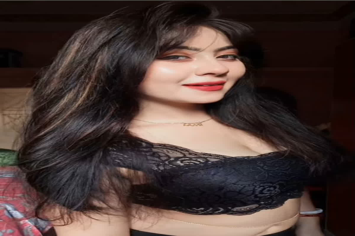 Indian Desi Bhabhi Sexy Video : Indian Desi Bhabhi ने उड़ाई लड़कों की नींद, वायरल हुआ बोल्ड वीडियो