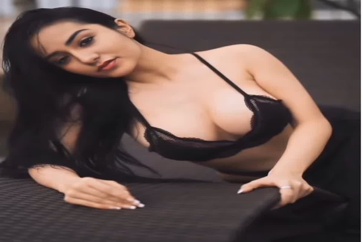 Indian Model Sexy Video: Indian Model ने ब्लैक ड्रेस में ढाया कहर, सेक्सी वीडियो देख उड़ जाएंगे आपके होश