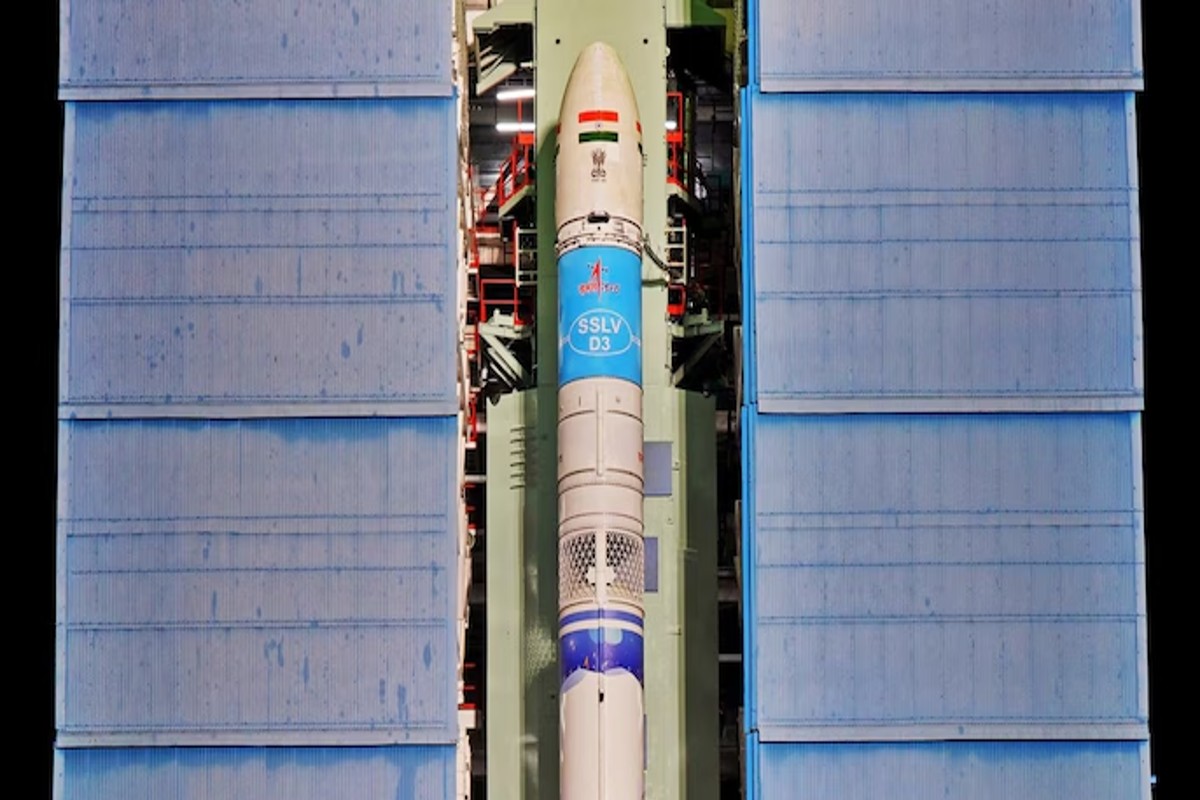 ISRO SSLV-D3 Mission : अंतरिक्ष में छलांग लगाने को तैयार है ISRO..! SSLV-D3 की उल्टी गिनती शुरू, कल होगा ये खास स्मॉल सैटेलाइट लॉन्च