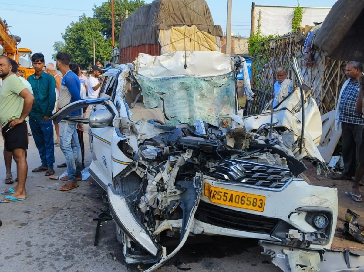 Road Accident: बीमार बेटे को देखने जा रहा था परिवार, तभी हो गए हादसे का शिकार, पति पत्नी समेत चार लोगों की मौत