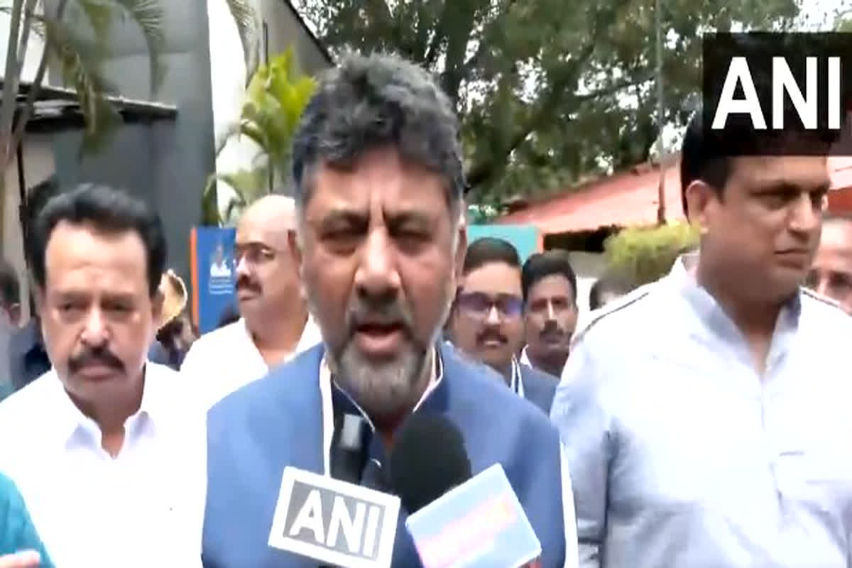 DK Shivakumar OSD News Today: ‘सीएम के ओएसडी ने डिप्टी सीएम के ओएसडी को जूते से पीटा’ एच अंजनेया बोले- मुझे कुछ हुआ तो मोहन कुमार होंगे जिम्मेदार
