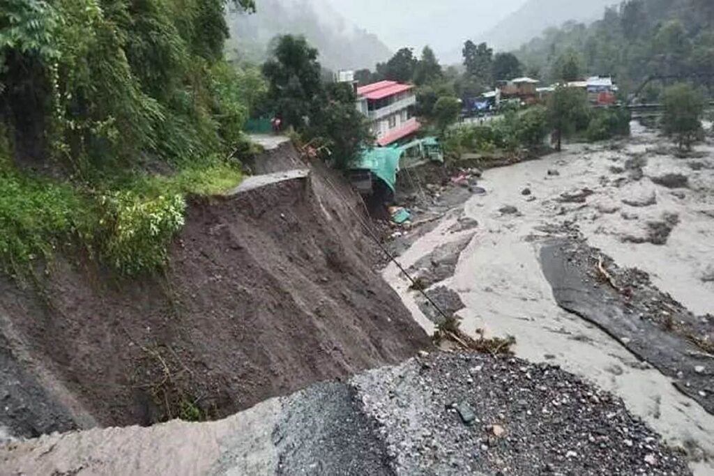 22 people died due to cloudburst in Himachal Pradesh