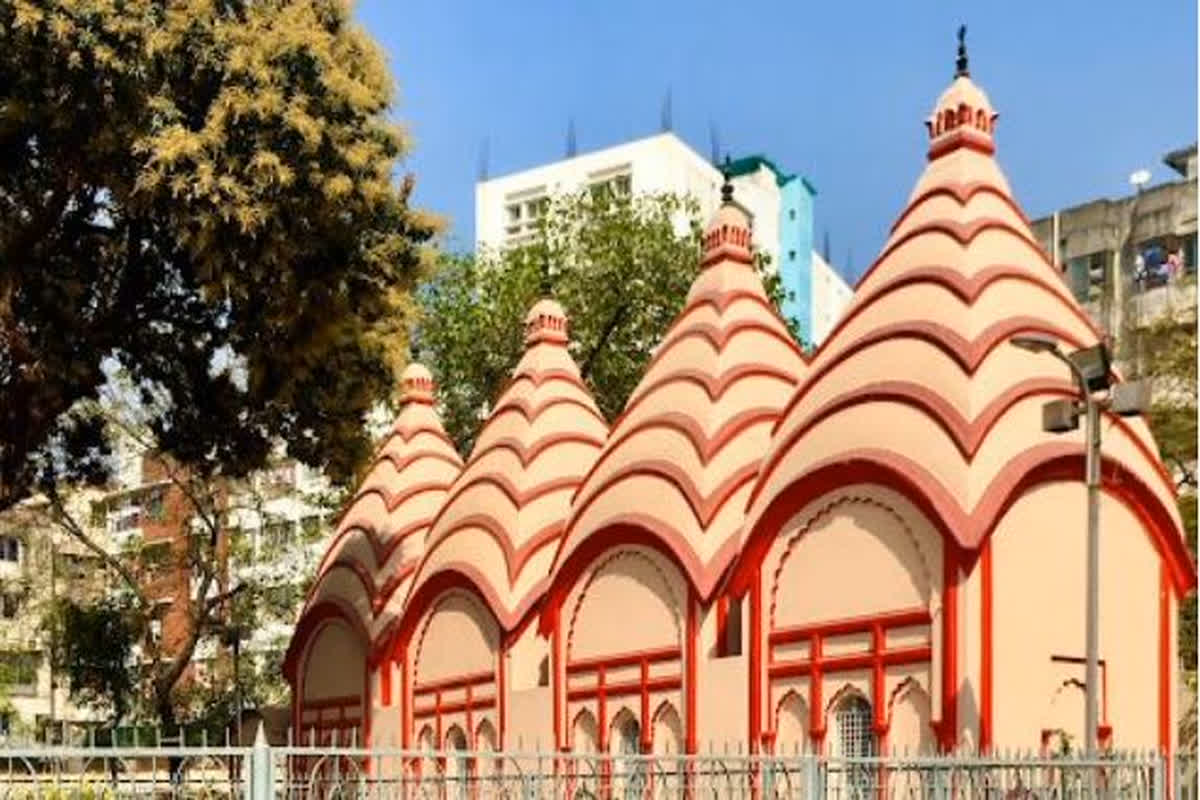 Dhakeshwari temple security : बांग्लादेश में जारी तनाव के बीच अच्छी खबर, इस प्रसिद्ध मंदिर की सुरक्षा कर रहे मुस्लिम समुदाय के लोग