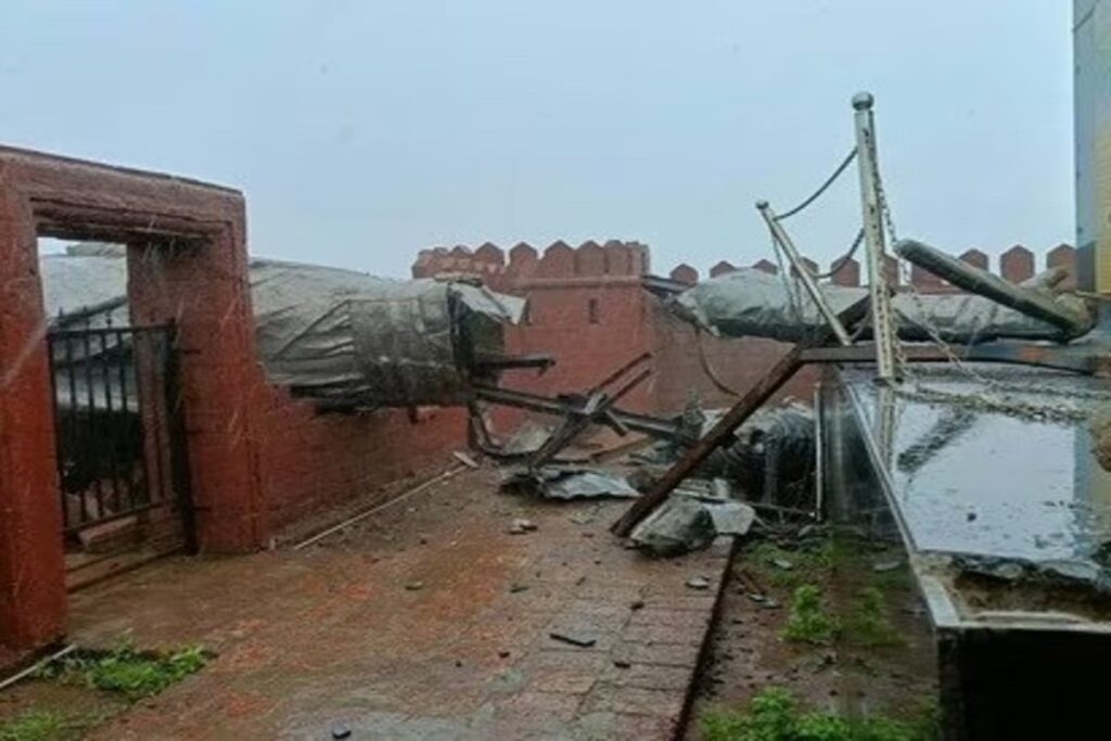 Shivaji Maharaj Statue Collapsed