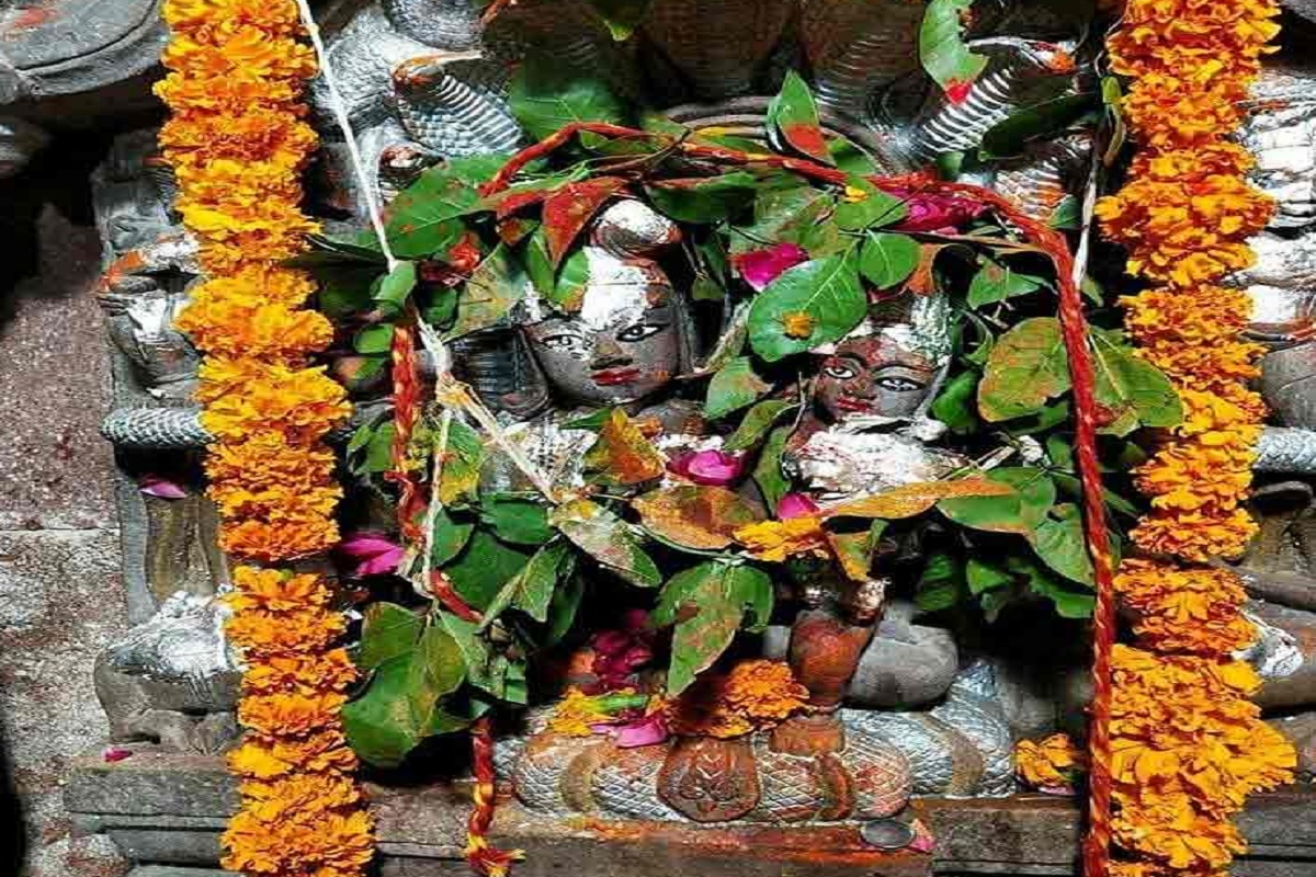 Nag Panchami 2024: रात 12 बजे खुले उज्जैन के नागचंद्रेश्वर मंदिर के पट, जानें क्या है मंदिर की विशेषताएं और कैसे होती है यहां नाग पंचमी पर नाग देवता की पूजा