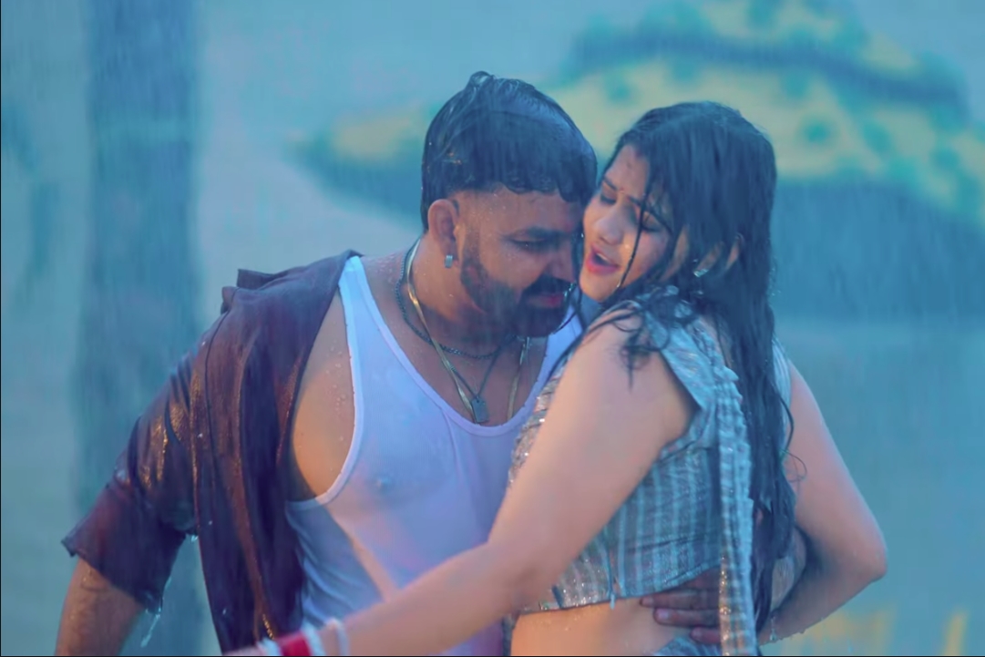 Pawan Singh Video : एक्ट्रेस का भीगा बदन देख खुद को रोक नहीं पाए पवन सिंह, बारिश में जमकर किया रोमांस, धमाल मचा रहा ये वीडियो