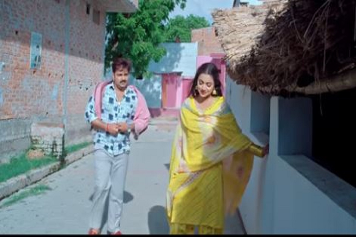 Pawan Singh New Bhojpuri Song : आस्था सिंह के साथ इस हाल में नजर आए भोजपुरी स्टार पवन सिंह, सोशल मीडिया में धमाल मचा रहा वीडियो