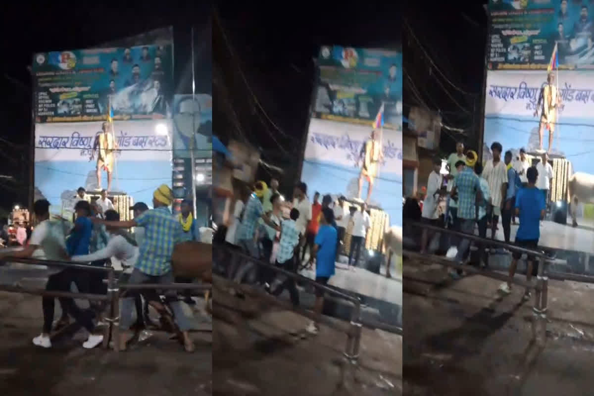 Yuvak Ki Pitai Ka Video: खुलेआम गुंडई… पांच लोगों ने मिलकर युवक को बेल्ट और लात-घुसों से पीटा, वायरल हो रहा वीडियो