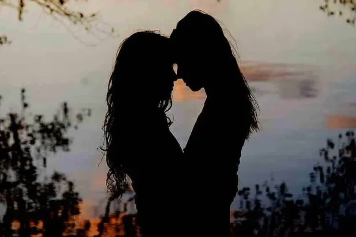 Love Affair Between Girls : अजब प्रेम की गजब कहानी!, दो मु्स्लिम युवतियों का प्यार चढ़ा परवान, लिव-इन रिलेशनशिप में रहने घर से हुई गायब