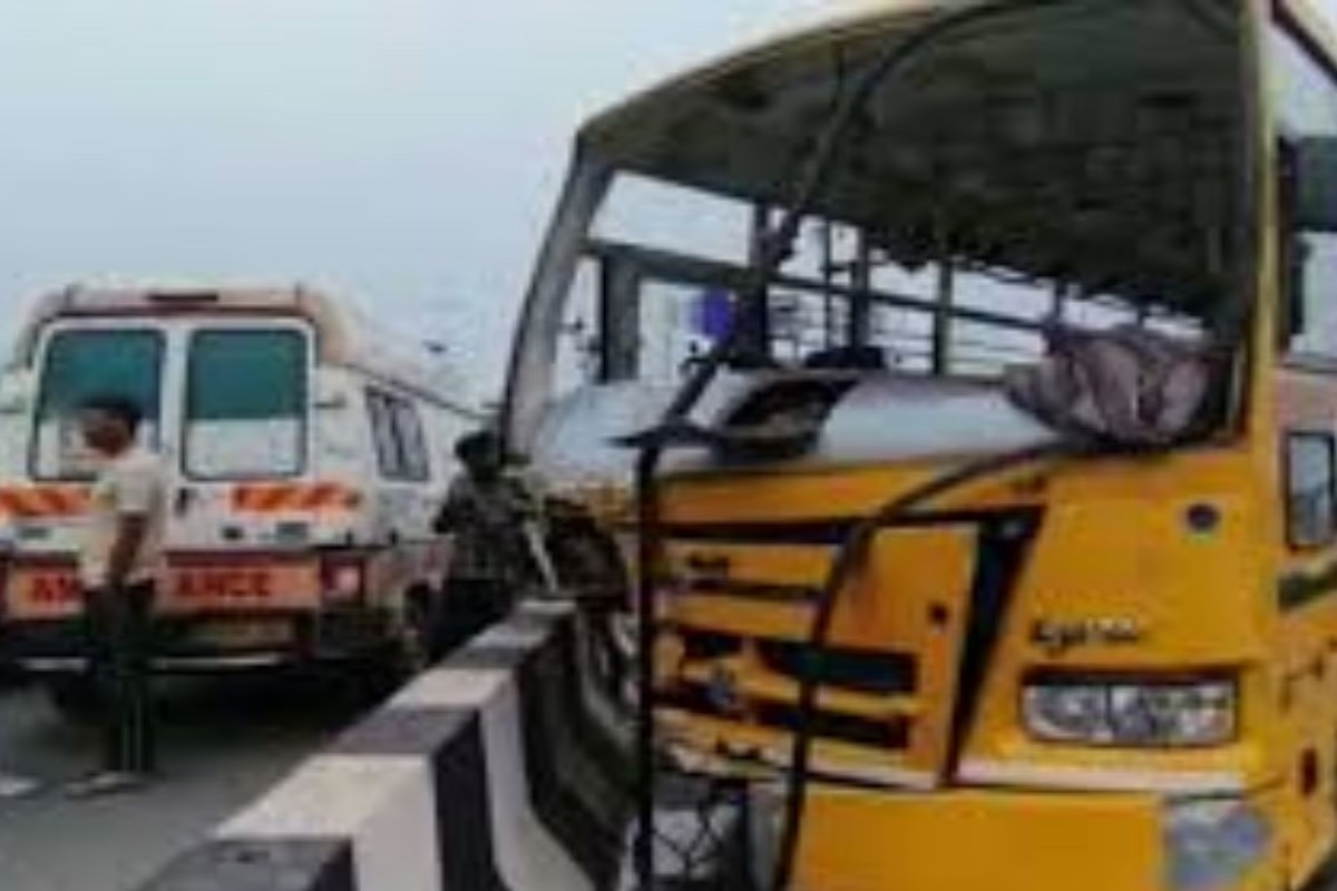 Road Accident: रक्षाबंधन से एक दिन पहले बड़ा हादसा, बस और पिकअप की सीधी टक्कर, 10 लोगों ने तोड़ा दम