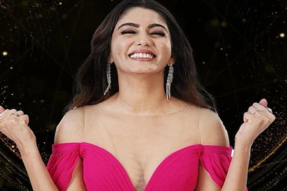 Bigg Boss OTT 3 Finale: सना मकबूल के सिर सजा बिग बॉस ओटीटी 3 का ताज, मिला इतने लाख रुपए का नगद इनाम, जानें कौन है ये एक्ट्रेस
