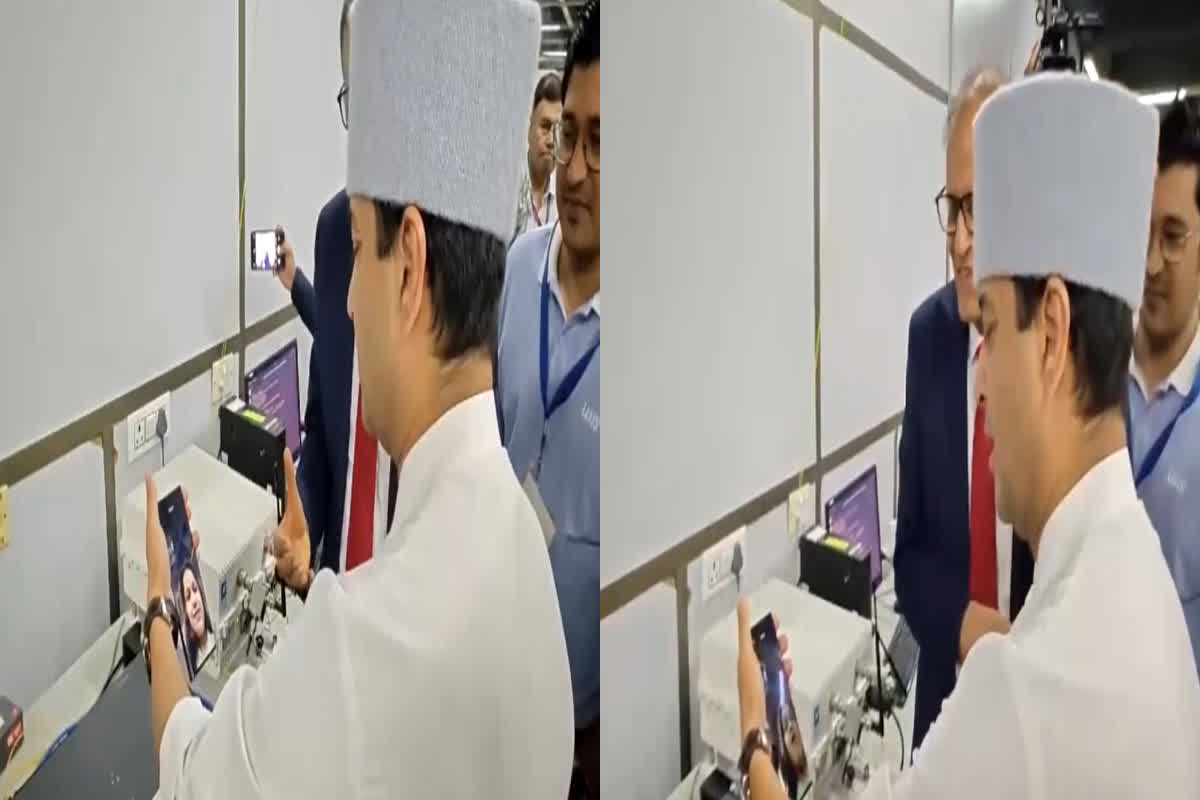 BSNL 5G Service: केंद्रीय मंत्री ज्योतिरादित्य सिंधिया ने की देश में बनी 5G टेक्नोलॉजी की टेस्टिंग, टेलिकॉम कर्मचारी से वीडियो कॉल पर की बात