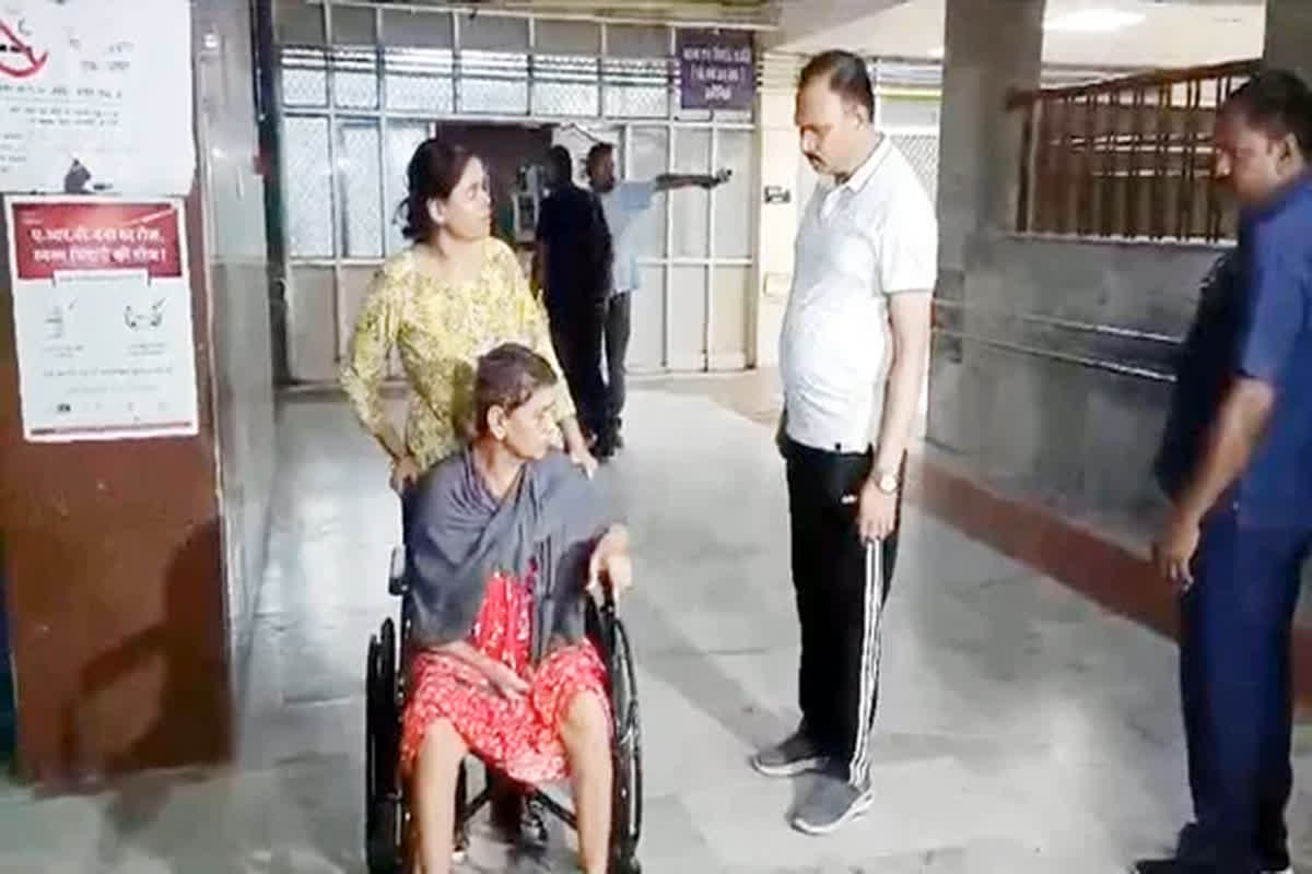 Chhattisgarh News: अब छत्तीसगढ़ की अस्पतालों में तैनात होंगे बंदूकधारी सुरक्षाकर्मी, जानें क्या है सरकार की तैयारी