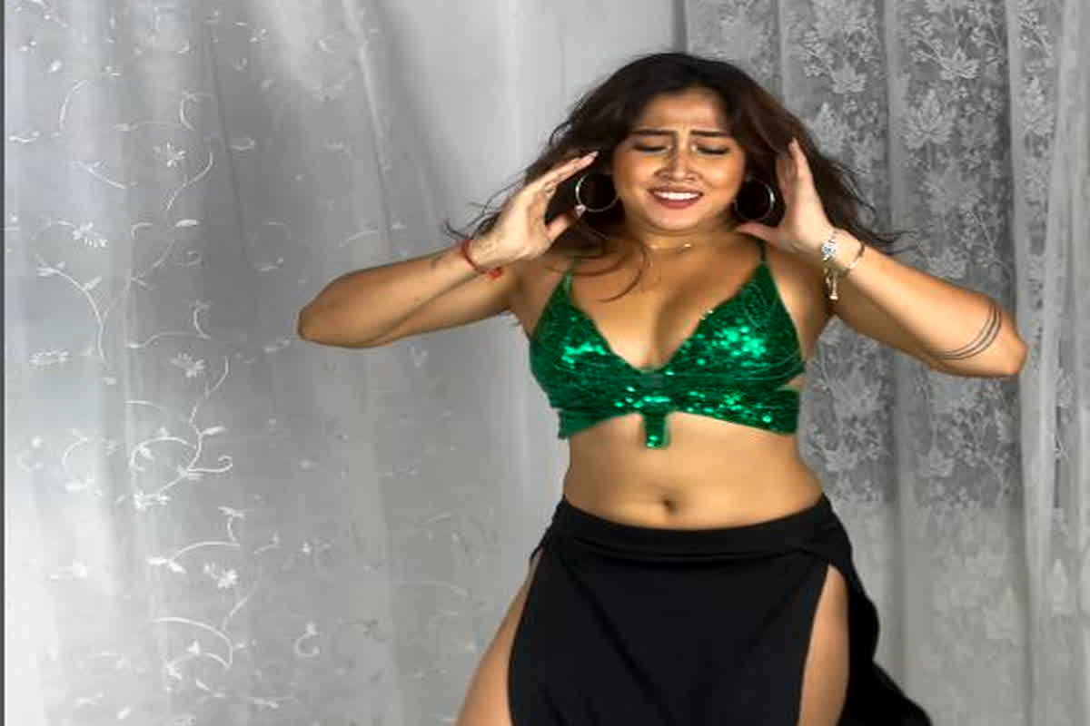 Gujarati girl sexy video viral: गुजराती गर्ल का सेक्सी वीडियो वायरल, बंद कमरे में कैमरे के सामने खोल दिया हुस्न का खजाना