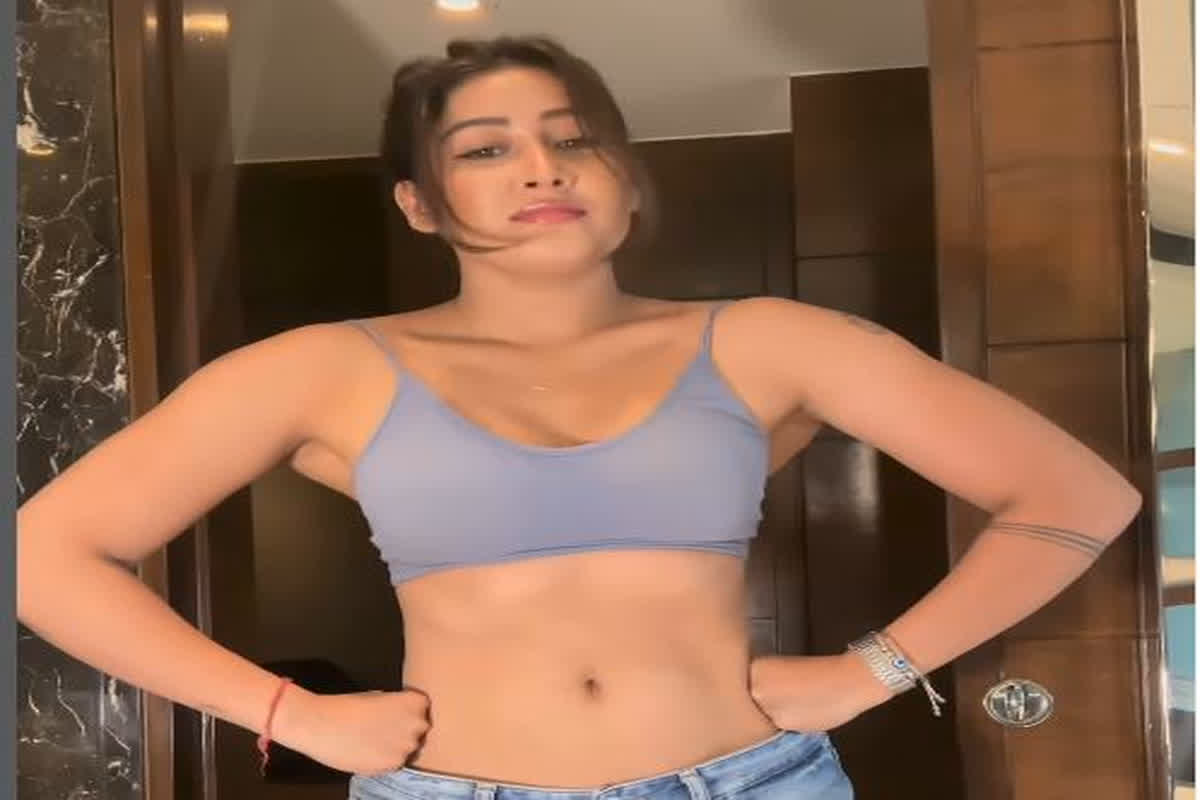 जिम की आड़ में सोशल मीडिया स्टार ने दिखा दिया सब कुछ! Hot Sexy Video देख मचा बवाल