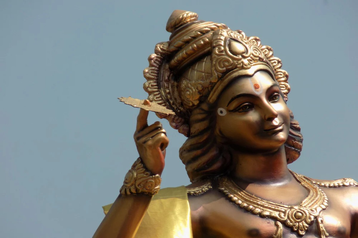 Bhagwan Krishna ka Sudarshan Chakra : भगवान श्रीकृष्ण को किसने दिया सुदर्शन चक्र? क्या सबसे ताकतवर था ये अस्त्र? जानें इसकी खासियत