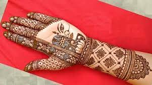 तीज पर मेहंदी की ये डिजाइन आपके हाथों में चार चांद लगा देगी जिसे लगाना भी बेहद आसान है।