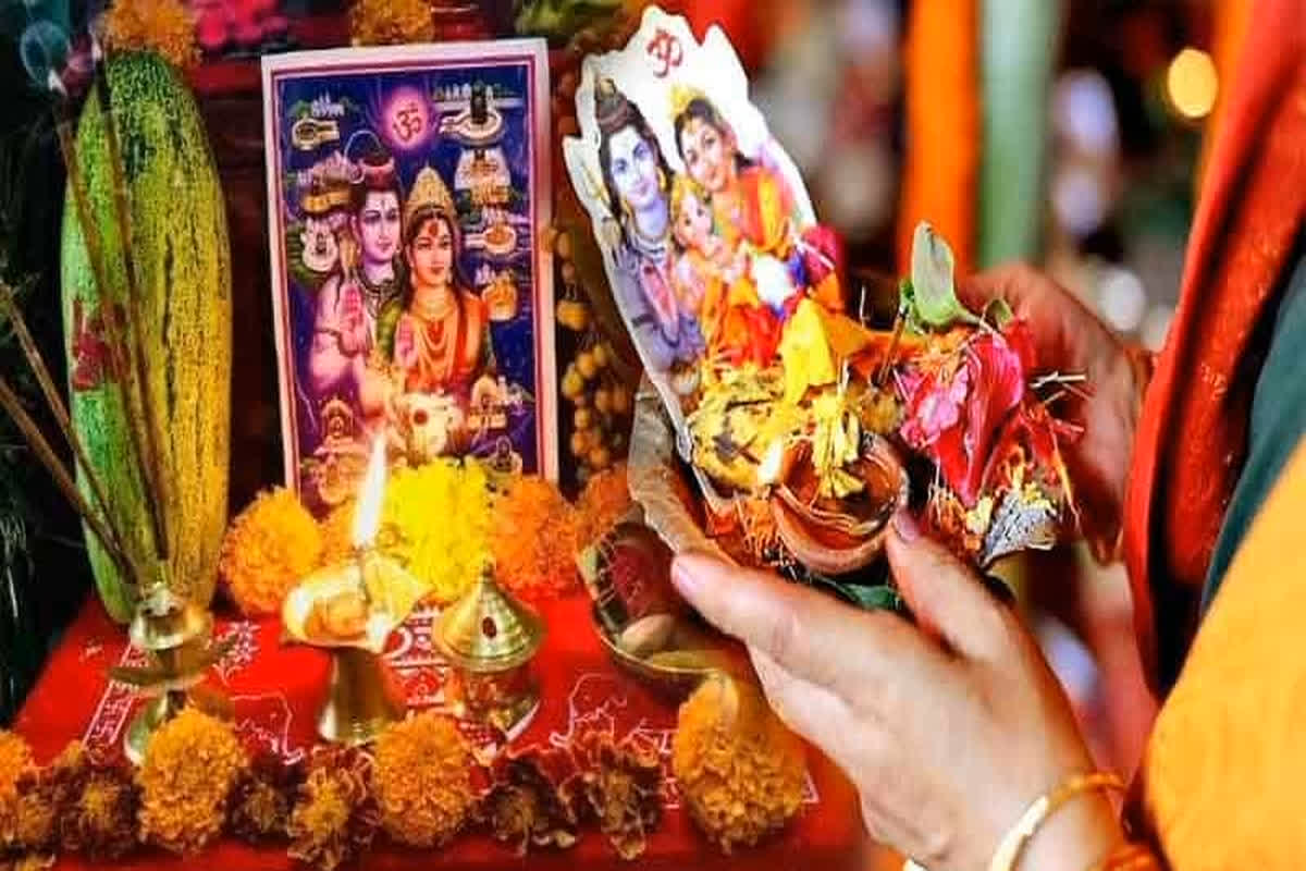 Hartalika Teej Puja Vidhi: हरतालिका तीज का व्रत रखने वाली महिलाएं इस विधि से करें पूजा, मिलेगा शिव-गौरी का आशीर्वाद