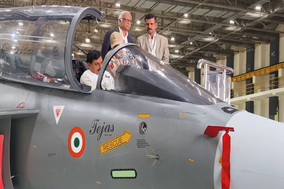 Tejas Fighter Plane in MP: एमपी में बनेंगे तेजस फायटर प्‍लेन! सीएम मोहन यादव ने हिंदुस्तान एरोनॉटिक्स लिमिटेड संस्‍थान को ब्रांच खोलने का दिया न्‍योता