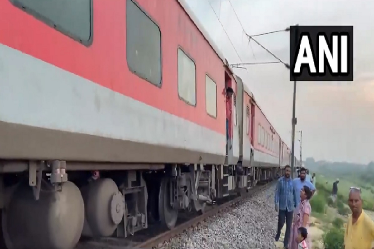 Train Accident: पटरी से उतरे साबरमती एक्सप्रेस के 22 डिब्बे, यात्रियों में मची चीख पुकार, मौके पर पहुंचे रेल अधिकारी