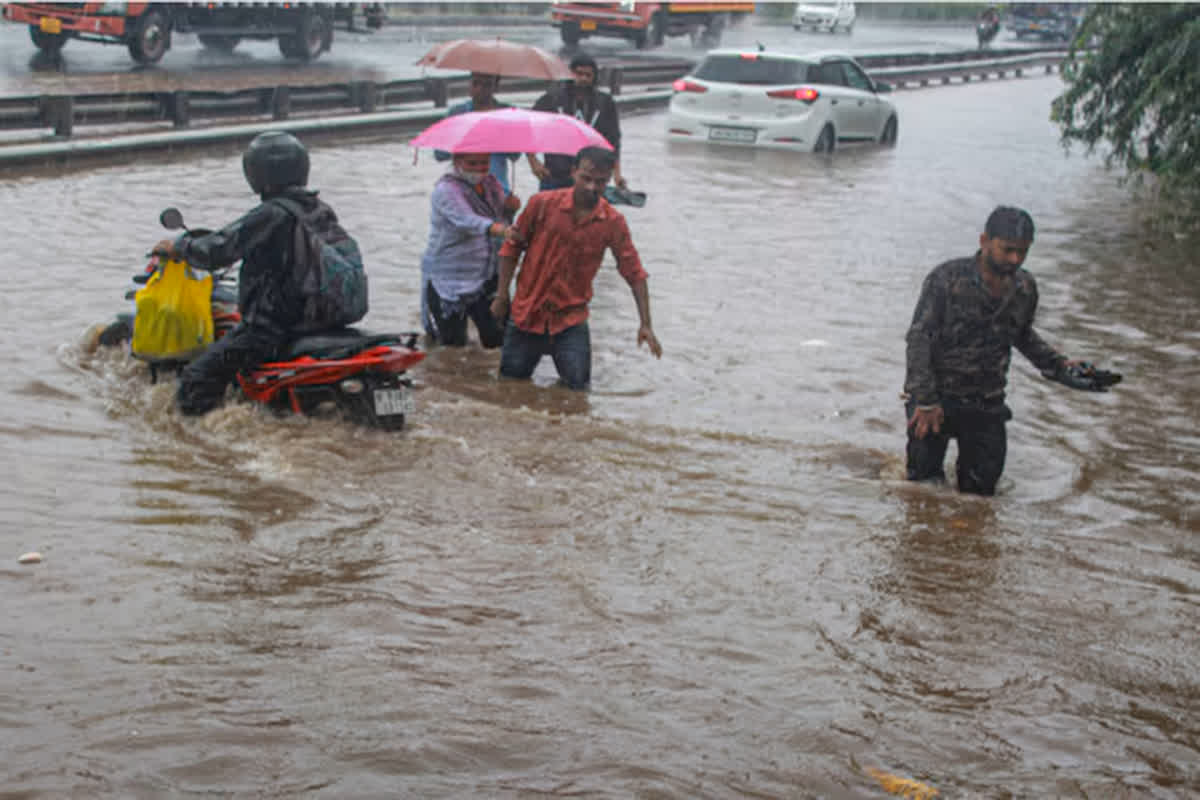 Heavy Rain in Tripura: यहां भारी बारिश ने मचाई तबाही, 22 लोगों की मौत, 65 हजार लोग बेघर