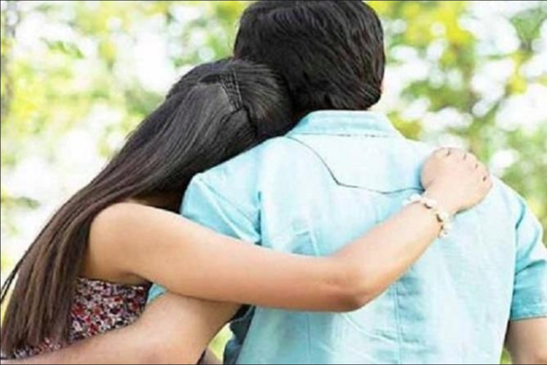 इधर कांवड़ यात्रा पर निकला पति, उधर प्रेमी के साथ मिलकर पत्नी उड़ाने लगी गुलछर्रे, बच्चों का भी नहीं रहा मोह