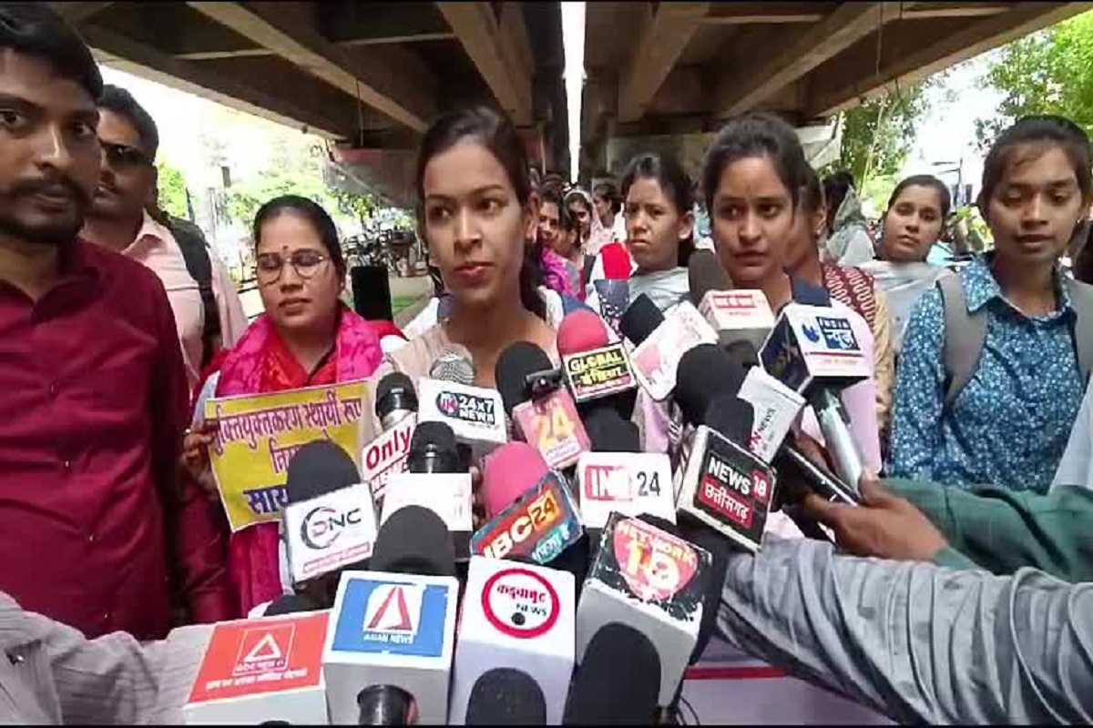 शिक्षक भर्ती नहीं होने पर आग बबूला हुआ बी-एड, डी-एड संघ, रैली निकालकर सौंपा ज्ञापन, 21 सितंबर को बड़े आंदोलन की चेतावनी