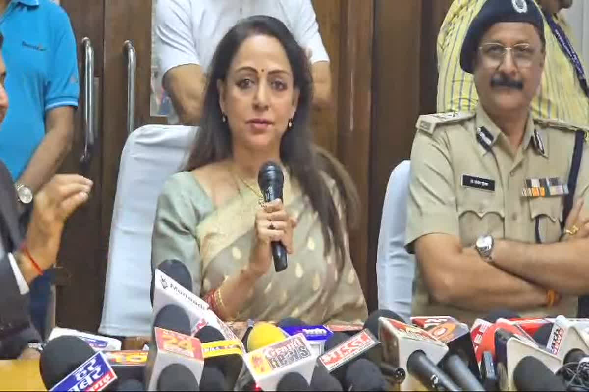 Hema Malini in chakradhar samaroh : रायगढ़ पहुंची हेमा मालिनी, बोलीं- जल्द ही अयोध्या की तर्ज पर होगा मथुरा का विकास