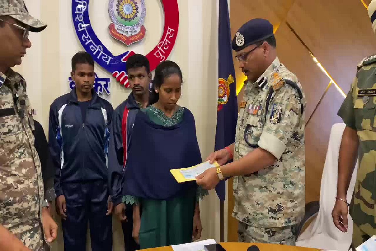 खुशखबरी! खात्मे की ओर नक्सलियों की सबसे पुरानी कमेटी, अब सिर्फ 5 नक्सली बचे, 4 ने किया सरेंडर