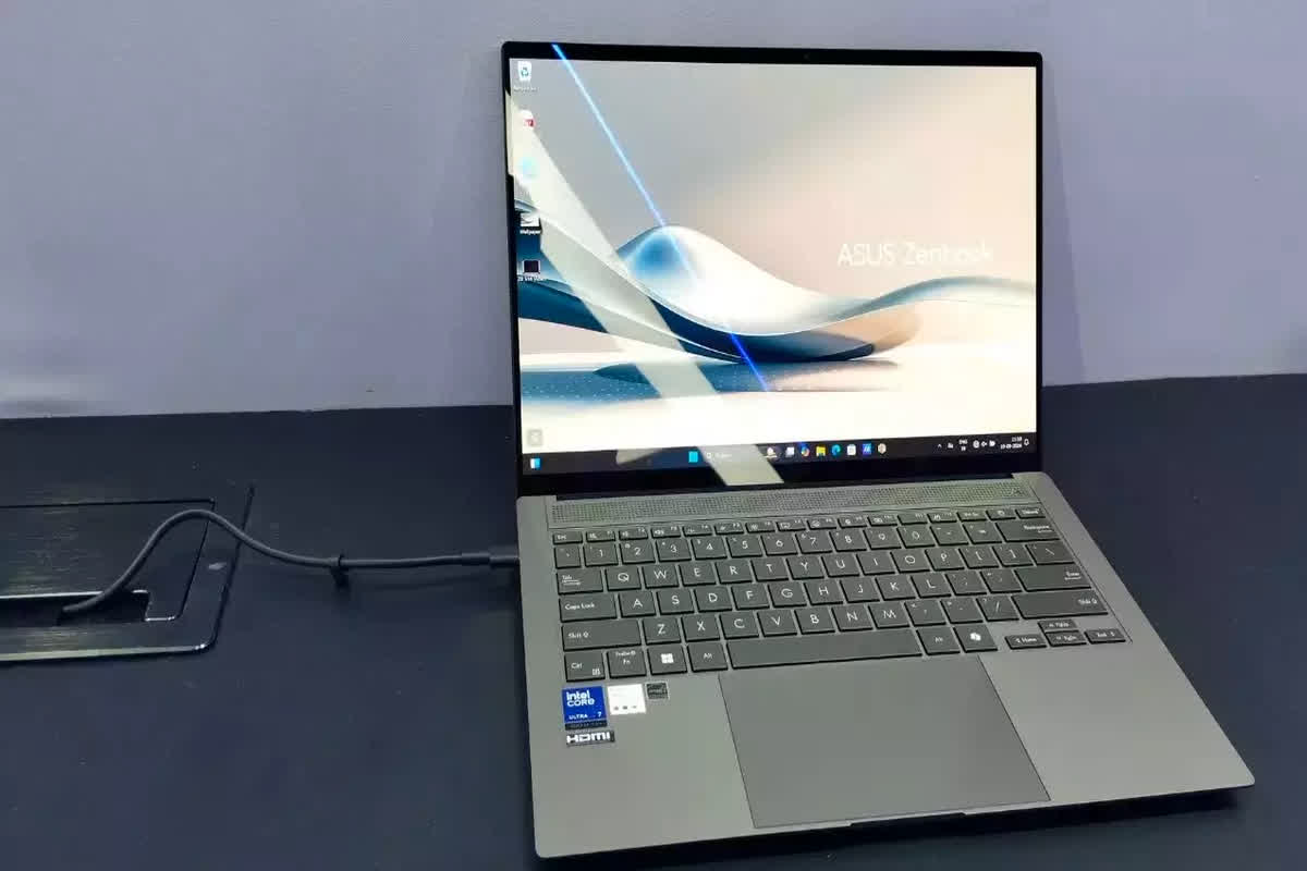 ASUS Zenbook S 14 Price: कई AI फीचर्स और 2 साल की वारंटी.. आसुस ने लॉन्च किया धांसू लैपटॉप, प्री-बुकिंग शुरू मिलेगा हजारों रुपये बचाने का मौका