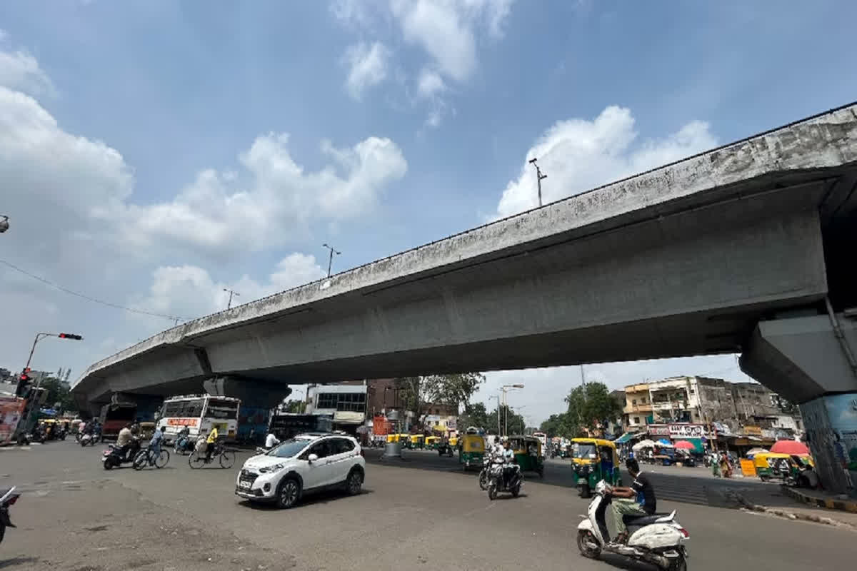 Ahmedabad Hatkeshwar Bridge: नगर निगम के लिए गले की फांस बना ये ब्रिज, बनाने से ज्यादा तोड़ने में खर्च होंगे करोड़ों रुपए, अब तक तीन बार फैल हो चुके हैं टेंडर