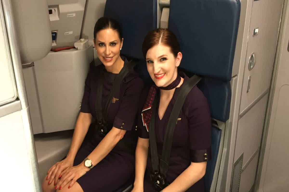 Air Hostess Undergarments Guidelines: ‘ऐसे पहनें अंडरगारमेंट्स कि…’ एयरलान्स कंपनी ने एयर होस्टेस के लिए जारी की नई गाइडलाइन्स