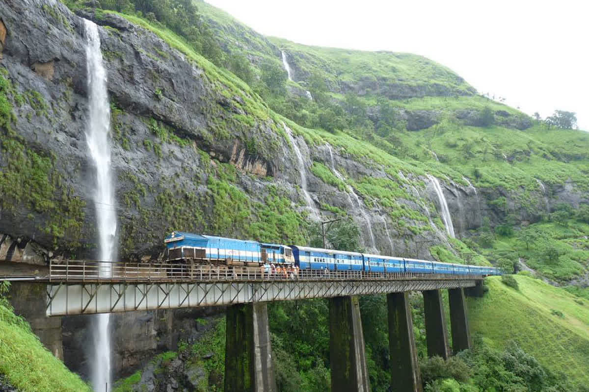 Durg to Visakhapatnam Vande Bharat Train Route: प्र​कृति की खूबसूरत वादियों के बीच से होकर गुजरेगी दुर्ग-विशाखापत्तनम वंदेभारत एक्सप्रेस, नजारा देख भूल जाएंगे सारे गम
