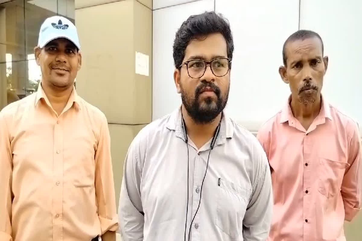 ‘कलेक्टर साहब…मुझे बंदूक दिलवा दीजिए, असामाजिक तत्वों से परेशान हो चुका हूं’ हलाकान डॉक्टर की मांग सुनकर उड़ गए होश