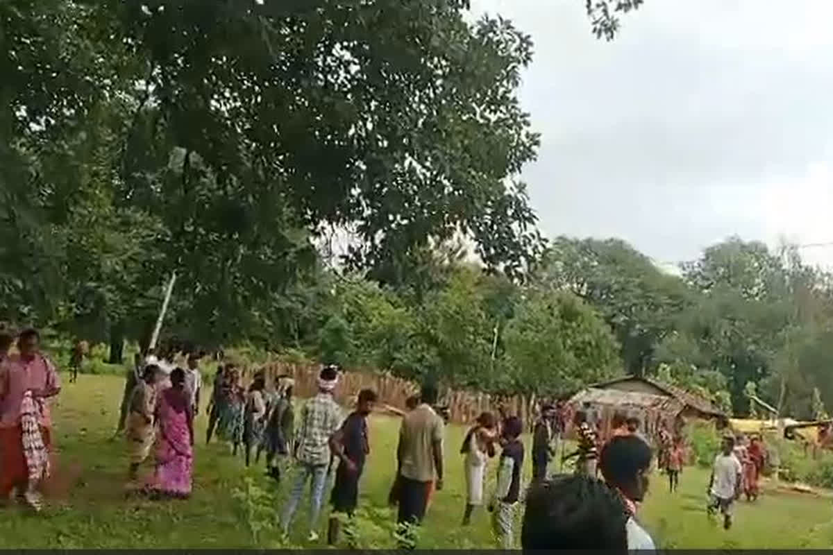शव दफना रहे ईसाई समाज को मानने वालों को ग्रामीणों ने दौड़ा-दौड़ाकर पीटा, छत्तीसगढ़ के इस जिले में धर्मांतरण को लेकर मचा बवाल