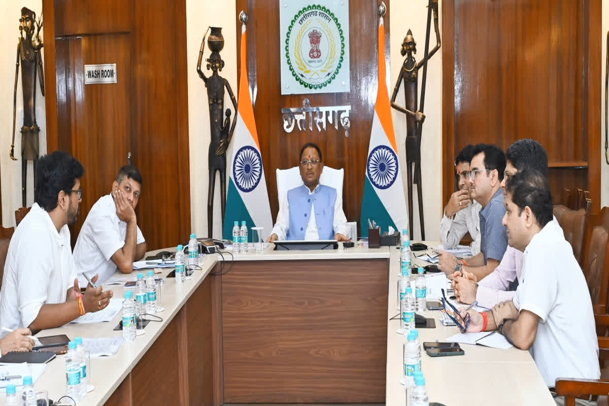 Sports and Youth Welfare Department Review Meeting : खिलाड़ियों को आवासीय प्रशिक्षण, पढ़ाई और अच्छे पोषण के साथ मिलेगी विश्वस्तरीय खेल सुविधाएं, सीएम साय ने की खेल एवं युवा कल्याण विभाग के कार्यों की समीक्षा