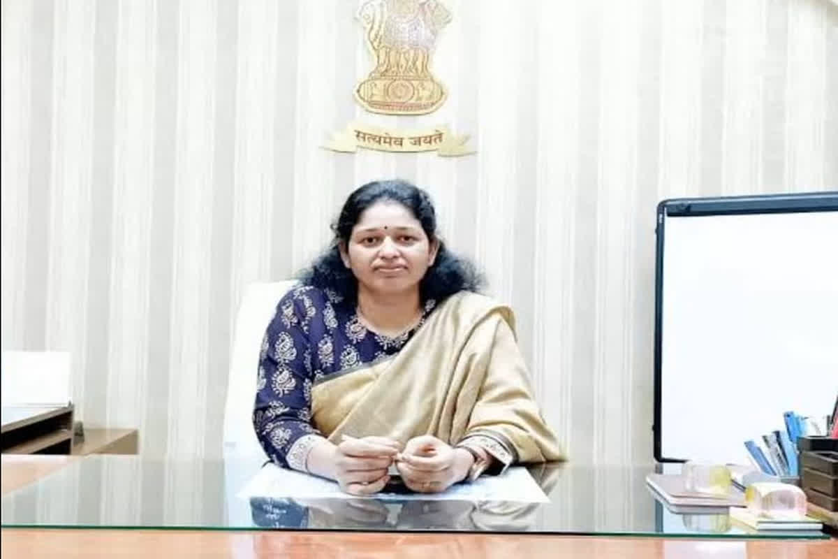 कलेक्टर मैडम ने एक झटके में ठीक कर दिया 11 शिक्षकों को ब्रेन ट्यूमर, गंभीर बीमारी से मुक्ति मिलने के बाद भी शिक्षक खुश नहीं होंगे शिक्षक, जानिए क्यों?