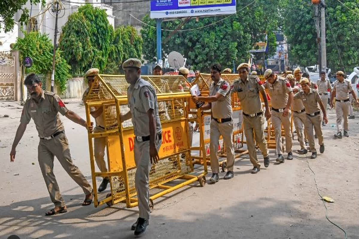 Section 163 Implemented In Delhi : राजधानी में अचानक लागू की गई धारा 163, अगले 6 दिनों तक इन कार्यों पर रहेगी पाबंदी