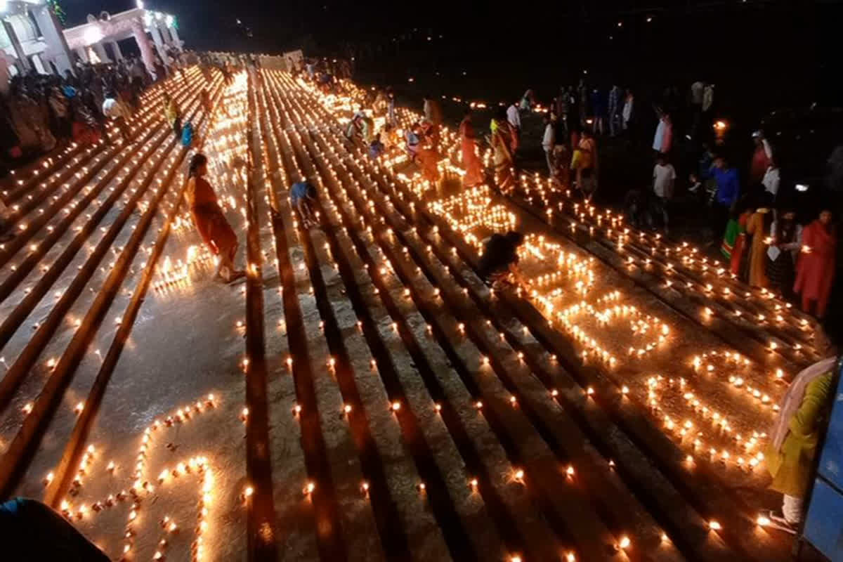 Dev Deepawali 2024: 12 लाख दीपों से जगमग होंगे काशी के घाट, दिव्य और भव्य नजारा देखने देश-विदेश से भी पहुंचेंगे मेहमान