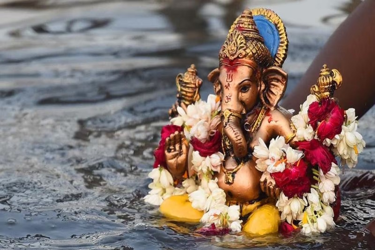 Ganesh Visarjan 2024: अनंत चतुर्दशी पर इस समय करें बप्पा की विदाई, विर्सजन के वक्त इन बातों का रखें ध्यान, प्रसन्न होंगे भगवान गणेश