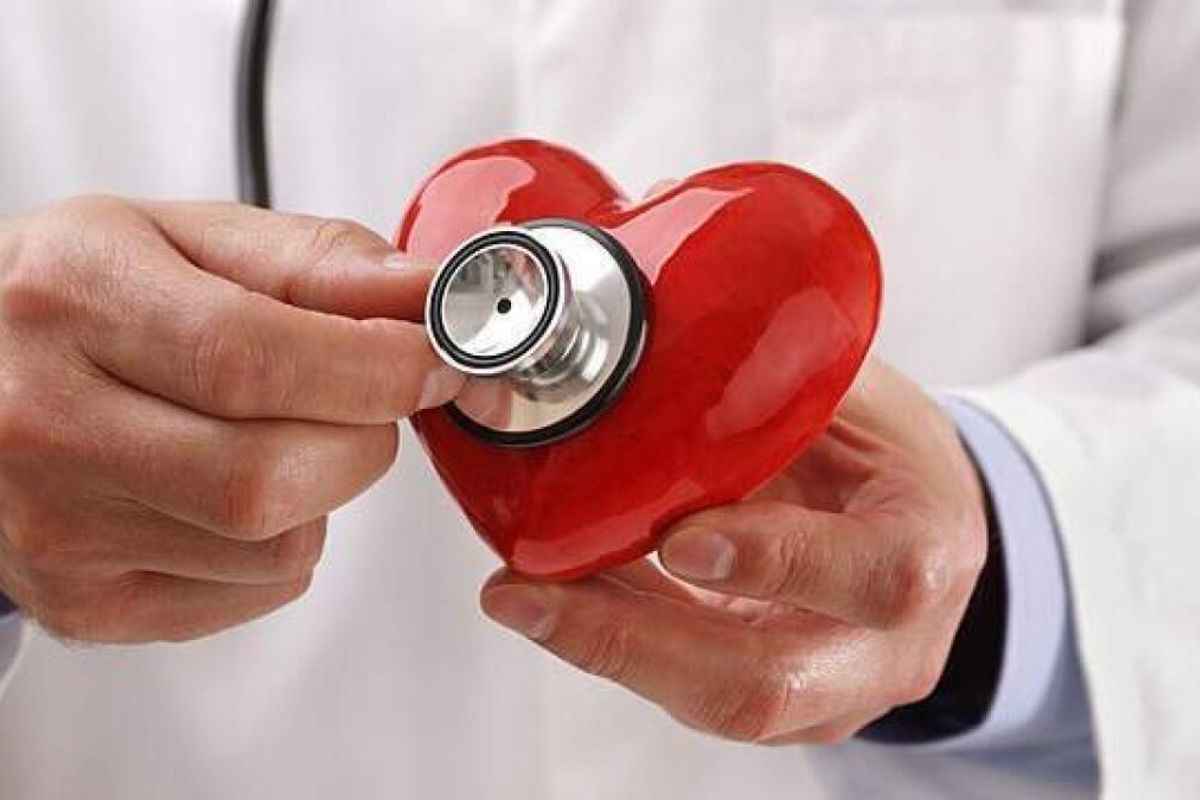 Heart Attack and Cardiac Arrest: एक नहीं है ‘दिल का दौरा’ और ‘हृदयगति का रुकना’.. जानें किन लोगों को इससे ज्यादा ख़तरा