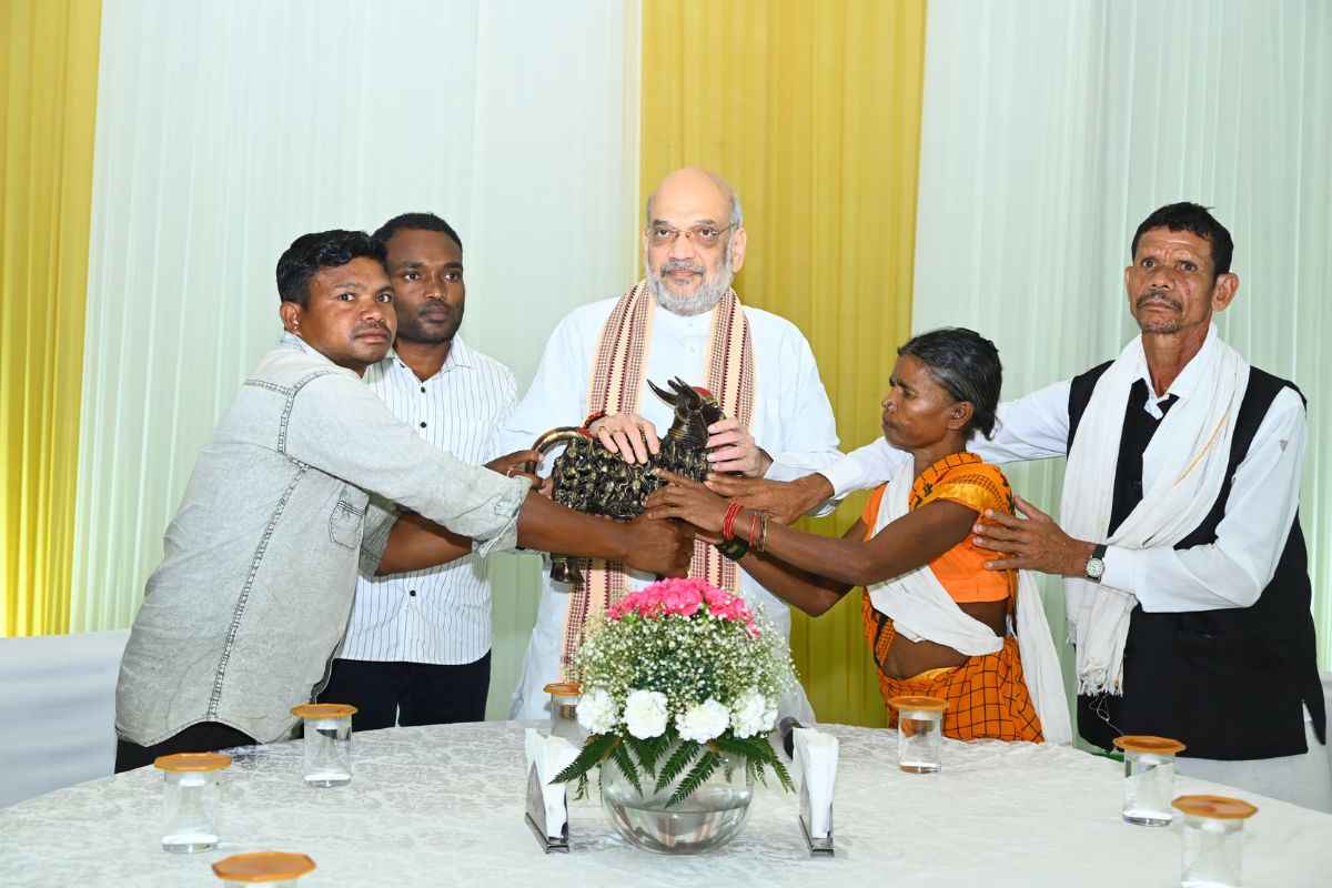 Naxal Affected in Delhi: देश की राजधानी दिल्ली पहुंचा 70 नक्सल प्रभावितों का दल.. केंद्रीय गृहमंत्री अमित शाह से की भेंट, जानें क्या हुई चर्चा