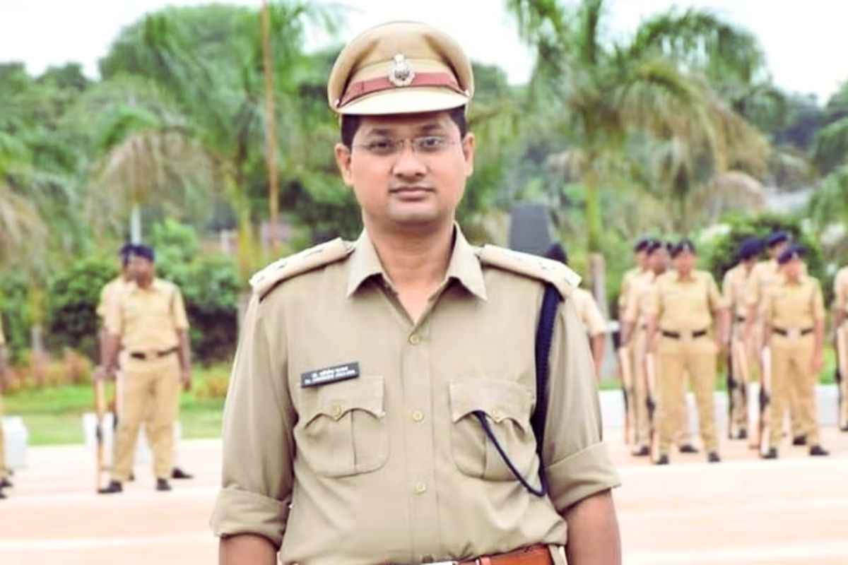 Kawardha SP and Collector Transferred: कवर्धा से हटाए गए चर्चित SP डॉ अभिषेक पल्लव.. PHQ अटैच.. कलेक्टर महोबे का भी ट्रांसफर, देखें दोनों आदेश..