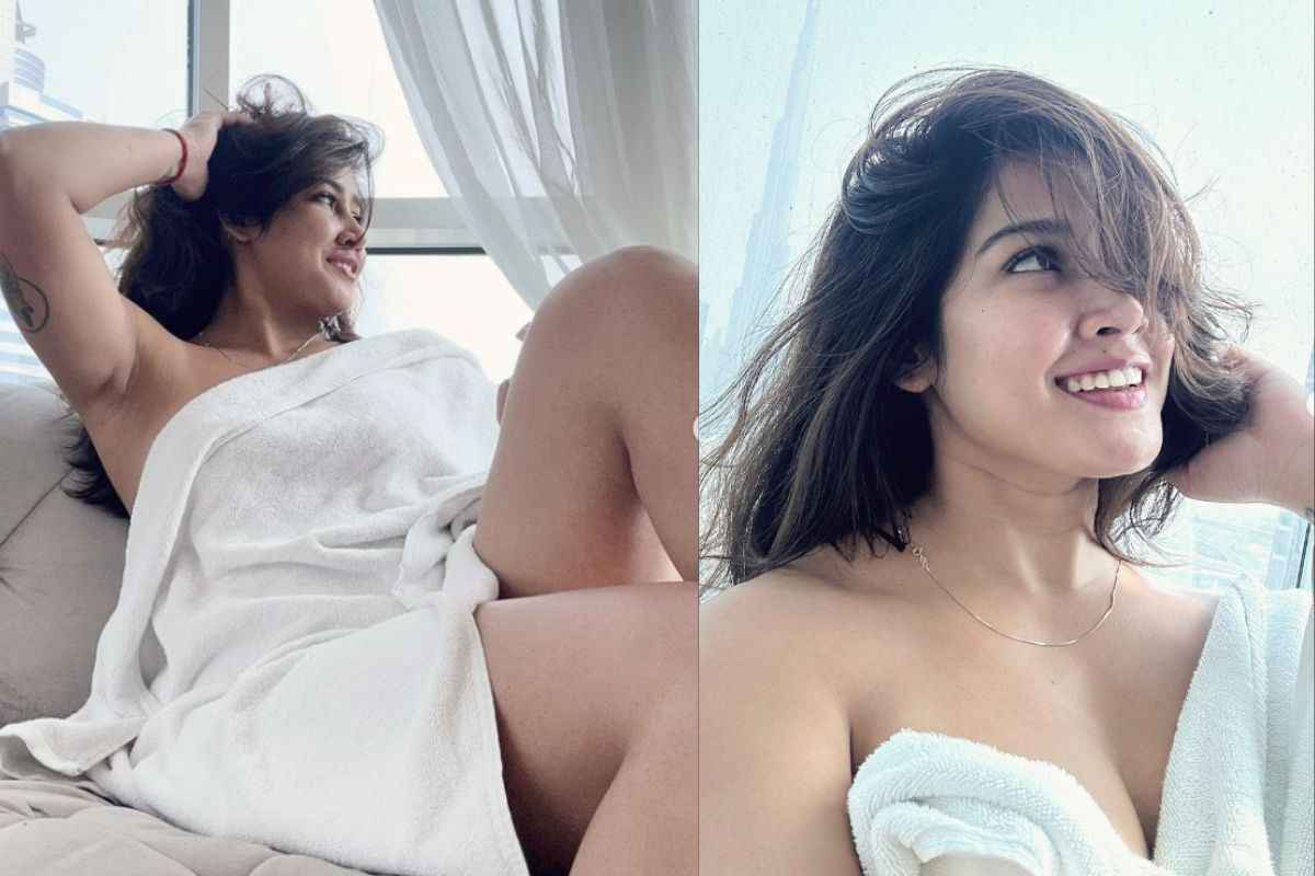 Sofia Ansari in Towel: सिर्फ टॉवेल पहनकर लेटी नजर आई सोफ़िया अंसारी.. तीन लाख से ज्यादा लोगों ने दिया इस तस्वीर पर अपना दिल, आप भी देखें