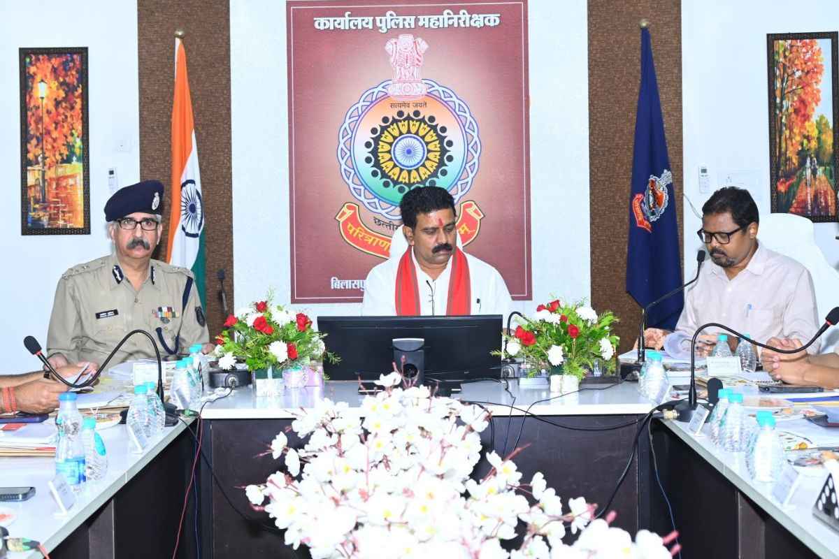 CG Police Review Meeting: न्यायधानी में समीक्षा बैठक.. गृहमंत्री ने पुलिस अधीक्षकों को दिए अपराधों के रोकथाम के निर्देश, DGP भी रहे मौजूद..